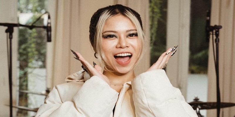 Tlinh lên đồ gây bão mạng xã hội khi chiều lòng dân mạng bắt trend Tlinh lên đồ gây bão mạng xã hội khi chiều lòng dân mạng bắt trend