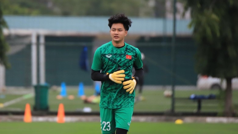 Thủ môn Cao Văn Bình không chỉ thi đấu ấn tượng ở U20 châu Á mà còn được quan tâm bởi ngoại hình sáng và chiều cao vượt trội