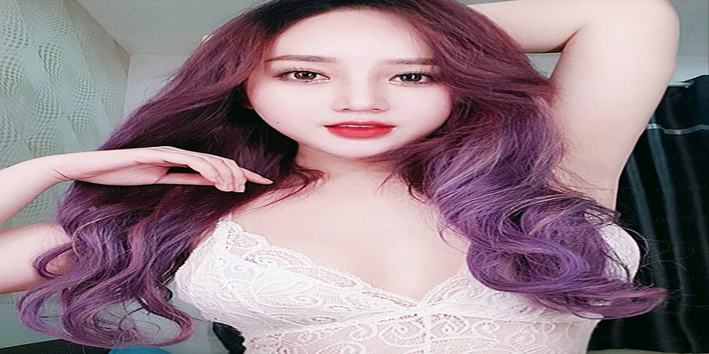 Hotgirl nóng bỏng đam mê làm ca sĩ Hotgirl nóng bỏng đam mê làm ca sĩ