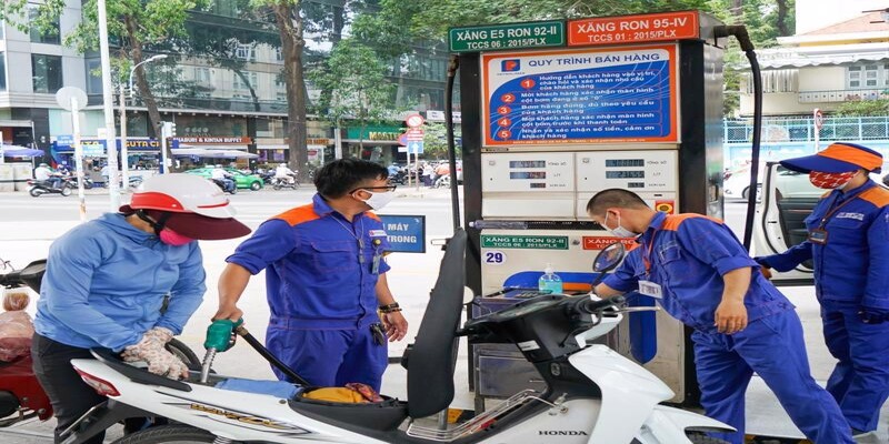 Giảm giá xăng dầu đồng loạt từ 15h00 hôm nay Giảm giá xăng dầu đồng loạt từ 15h00 hôm nay