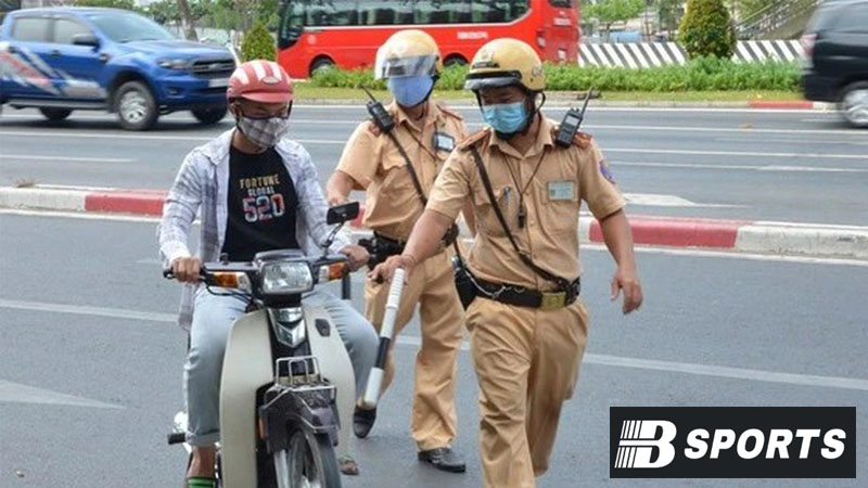 Cảnh người thân bị cảnh sát bắt xe xuất hiện trong mơ Cảnh người thân bị cảnh sát bắt xe xuất hiện trong mơ